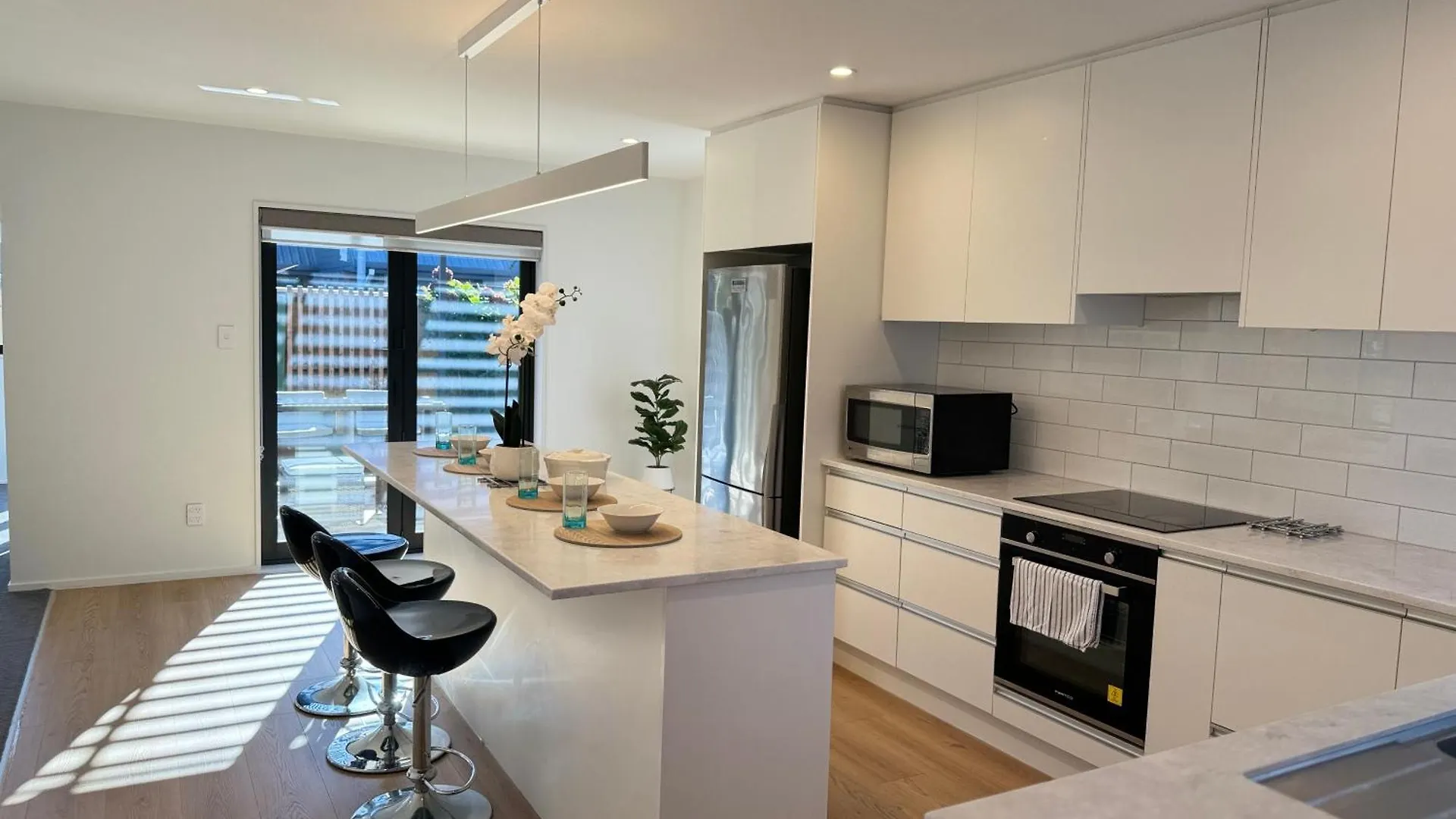 Airport Retreat 4Br 8 Guests Villa Christchurch