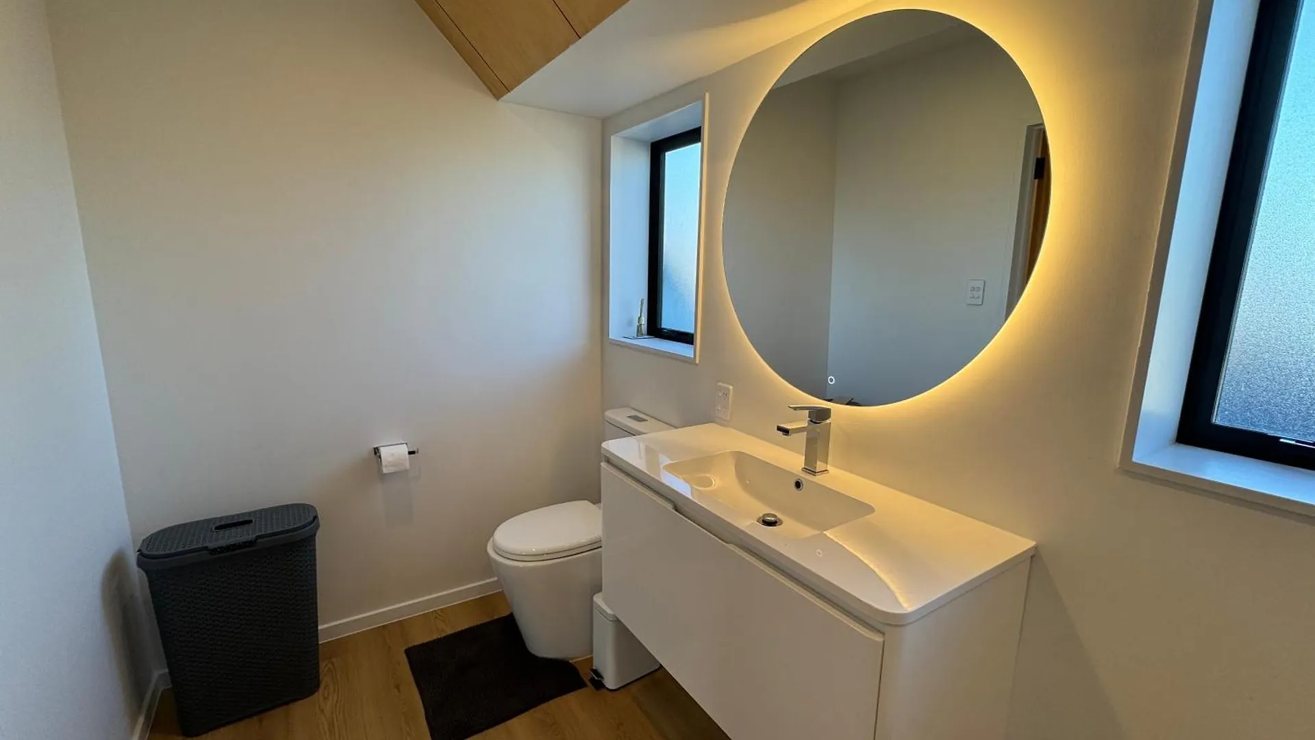 Airport Retreat 4Br 8 Guests Villa Christchurch